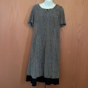 Florentine Size 6 Petite navy & white Polka Dot Midi Length Dress. Short sleeves